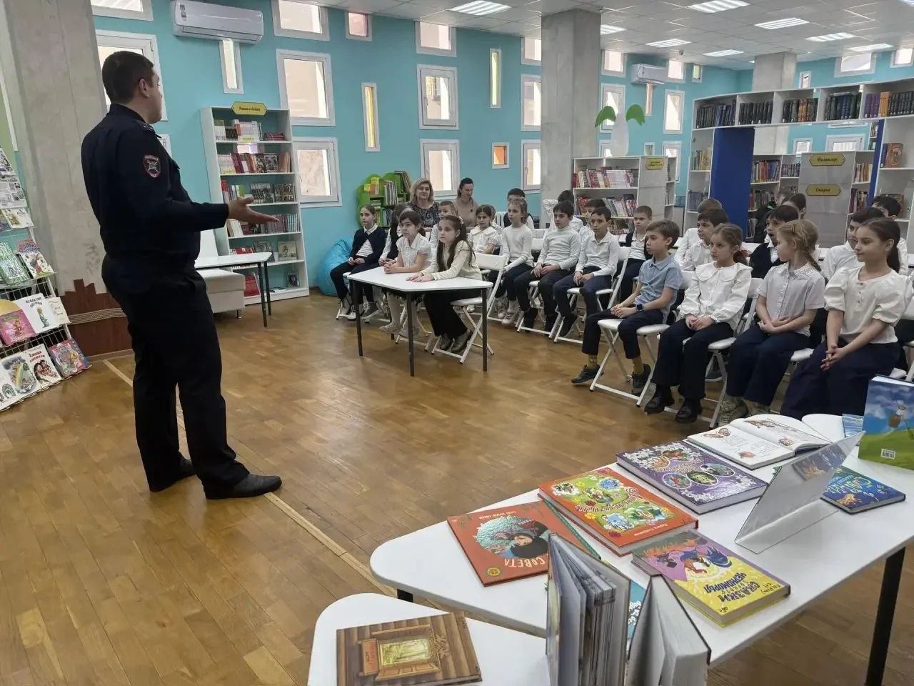 Безопасность на дорогах: сотрудники Госавтоинспекции г. Сочи встретились с юными участниками дорожного движения Безопасность на дорогах: сотрудники Госавтоинспекции г. Сочи встретились с юными участниками дорожного движения