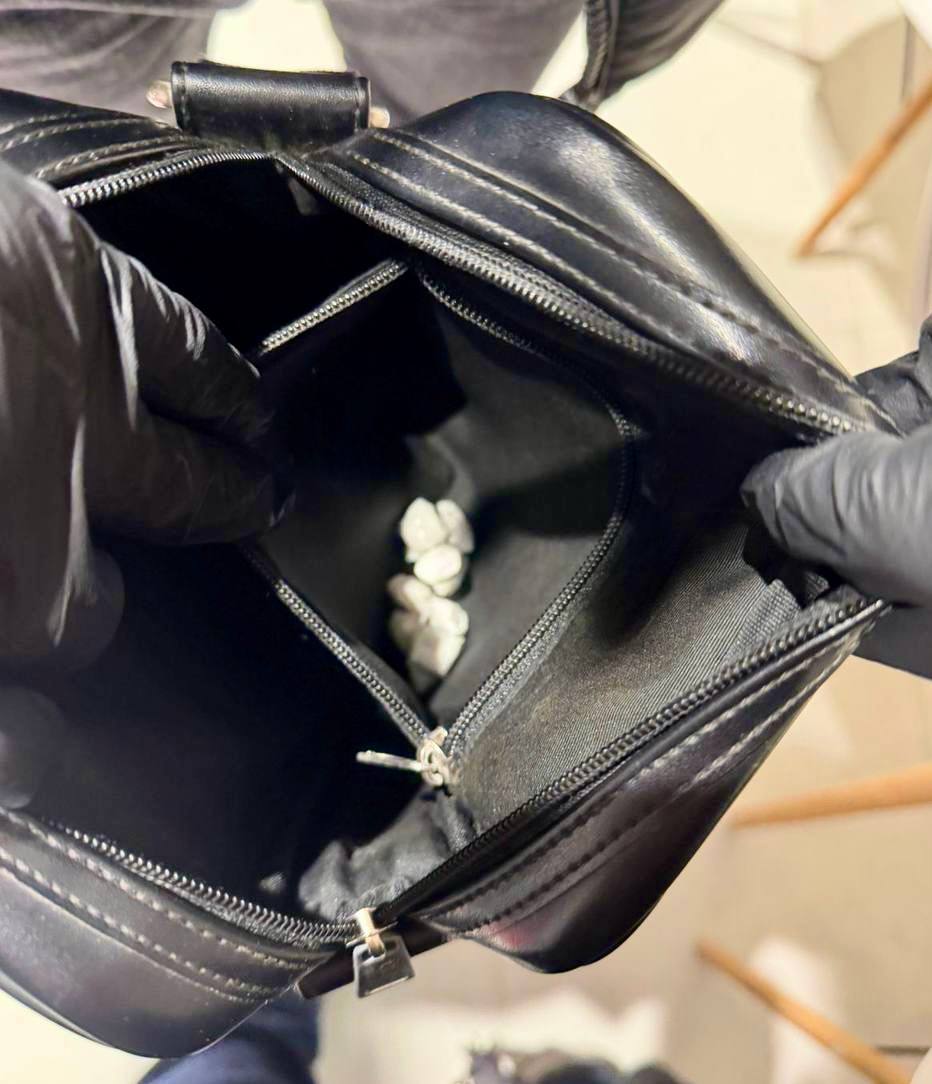 Наркокурьер из Сибири задержан с каннабисом в Сочи Наркокурьер из Сибири задержан с каннабисом в Сочи