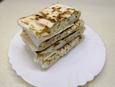 Невероятно простой завтрак: конвертики из лаваша за считанные минуты