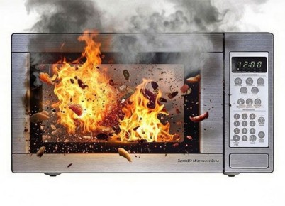 Почему микроволновка искрит? Узнайте главные причины и способы решения проблемы