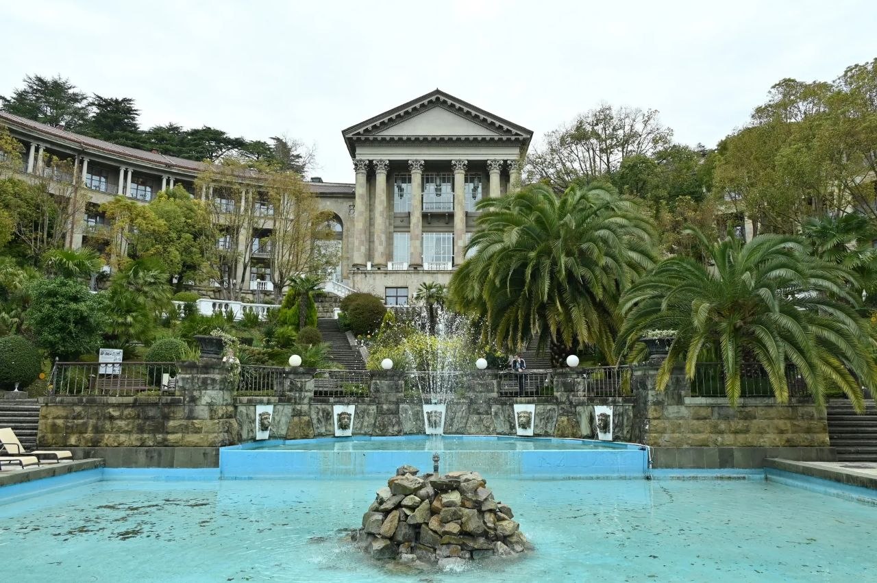 Глава Сочи Андрей Прошунин оценил подготовку к курортному сезону в санатории «Металлург»