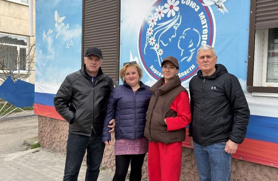 Из Сочи в Херсонскую область доставлено 25 тонн гуманитарной помощи для мирных жителей и бойцов СВО Из Сочи в Херсонскую область доставлено 25 тонн гуманитарной помощи для мирных жителей и бойцов СВО