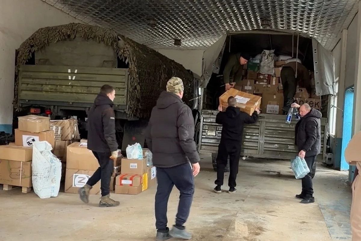 Из Сочи в Херсонскую область доставлено 25 тонн гуманитарной помощи для мирных жителей и бойцов СВО Из Сочи в Херсонскую область доставлено 25 тонн гуманитарной помощи для мирных жителей и бойцов СВО