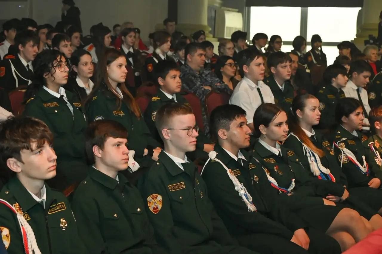 Глава Сочи Андрей Прошунин принял участие в торжественном мероприятии к 10-летию Росгвардии Глава Сочи Андрей Прошунин принял участие в торжественном мероприятии к 10-летию Росгвардии