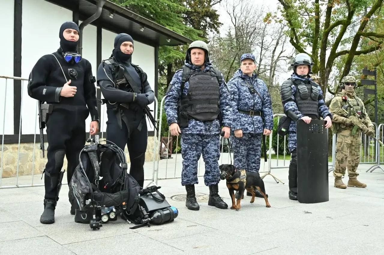 Глава Сочи Андрей Прошунин принял участие в торжественном мероприятии к 10-летию Росгвардии Глава Сочи Андрей Прошунин принял участие в торжественном мероприятии к 10-летию Росгвардии