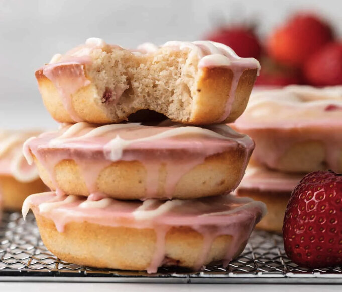 Клубничные пончики: идеальный летний завтрак