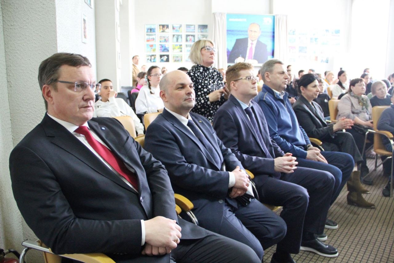 В Сочинском институте РУДН прошла культурно-просветительская программа для воспитанников центров социальной реабилитации из трех регионов России В Сочинском институте РУДН прошла культурно-просветительская программа для воспитанников центров социальной реабилитации из трех регионов России