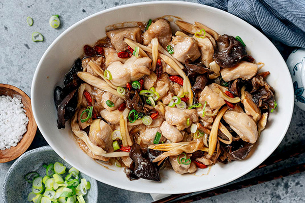 Курица по-кантонски: восхитительное блюдо с имбирем и ягодами годжи