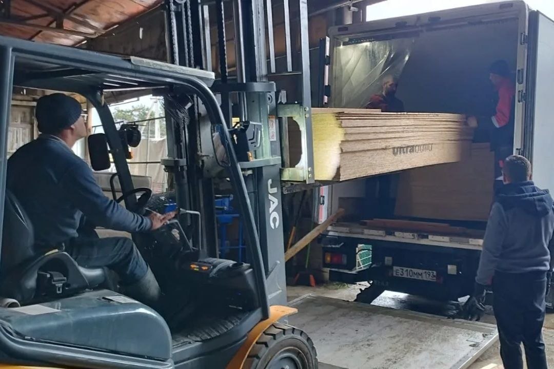 Из Сочи в воинские части Луганской Народной Республики отправили более 7 тонн гуманитарной помощи