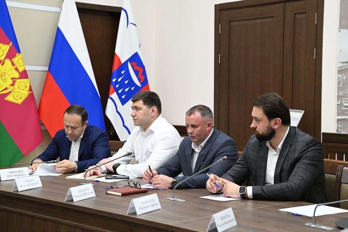 В Сочи обсудили ход реализации закона «О проведении эксперимента по предоставлению услуг гостевых домов» В Сочи обсудили ход реализации закона «О проведении эксперимента по предоставлению услуг гостевых домов»