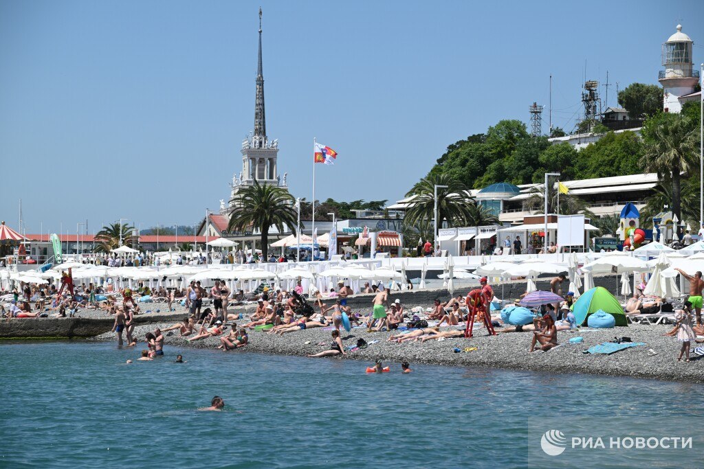 Отдохнуть на майских вдвоем у моря по цене до 100 тысяч рублей реально – подходящие для этого города назвали в АТОР: