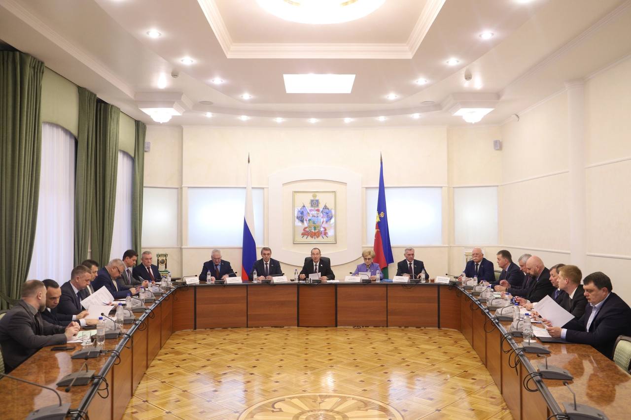 Председатель ЗСК Юрий Бурлачко провел сегодня заседание Совета законодателей Краснодарского края Председатель ЗСК Юрий Бурлачко провел сегодня заседание Совета законодателей Краснодарского края