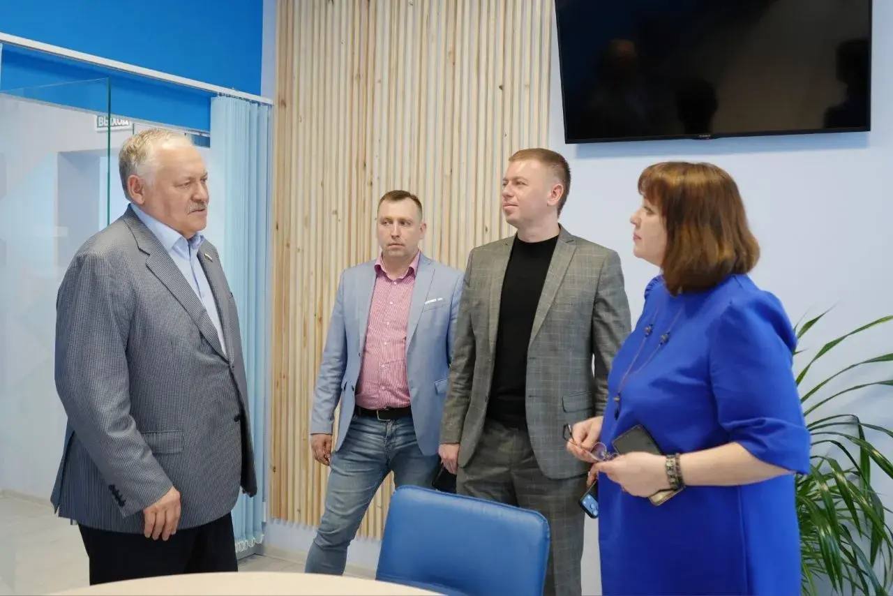 Константин Затулин: Продолжение. Главред газеты «Апшеронский рабочий» Светлана Хорешкова пригласила меня 15 апреля на празднование 85-летия газеты Константин Затулин: Продолжение. Главред газеты «Апшеронский рабочий» Светлана Хорешкова пригласила меня 15 апреля на празднование 85-летия газеты