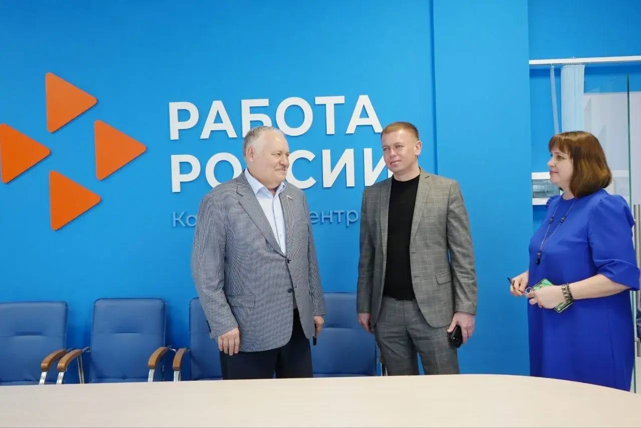 Константин Затулин: Продолжение. Главред газеты «Апшеронский рабочий» Светлана Хорешкова пригласила меня 15 апреля на празднование 85-летия газеты