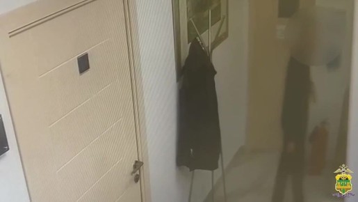 Подарок с чужого плеча: сочинец украл в медцентре куртку и зонт, чтобы порадовать подругу