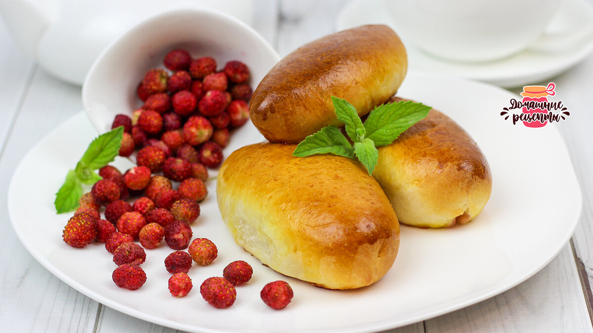 Пирожки с земляникой: секрет воздушного теста и сочной начинки