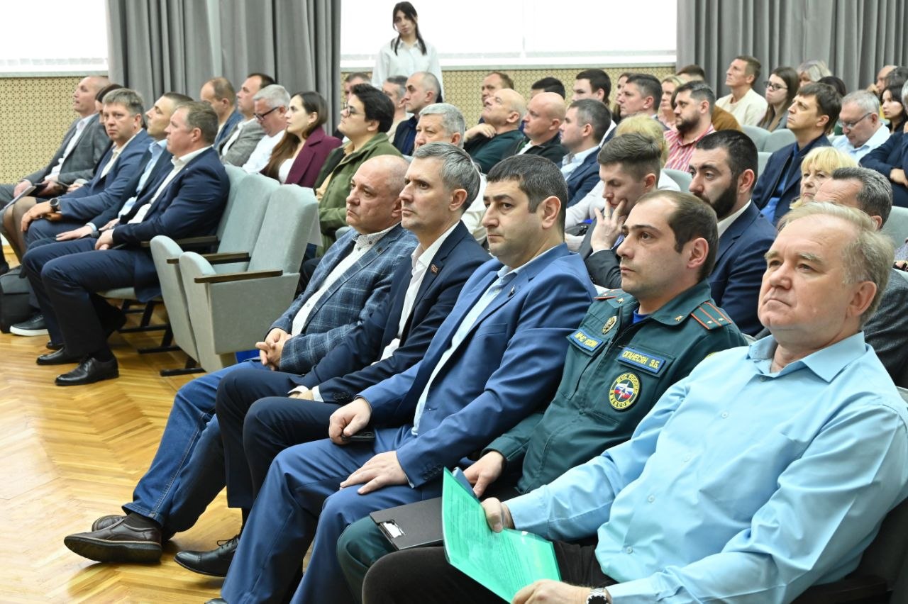 Глава Сочи Андрей Прошунин встретился с жителями микрорайона Черемушки Глава Сочи Андрей Прошунин встретился с жителями микрорайона Черемушки