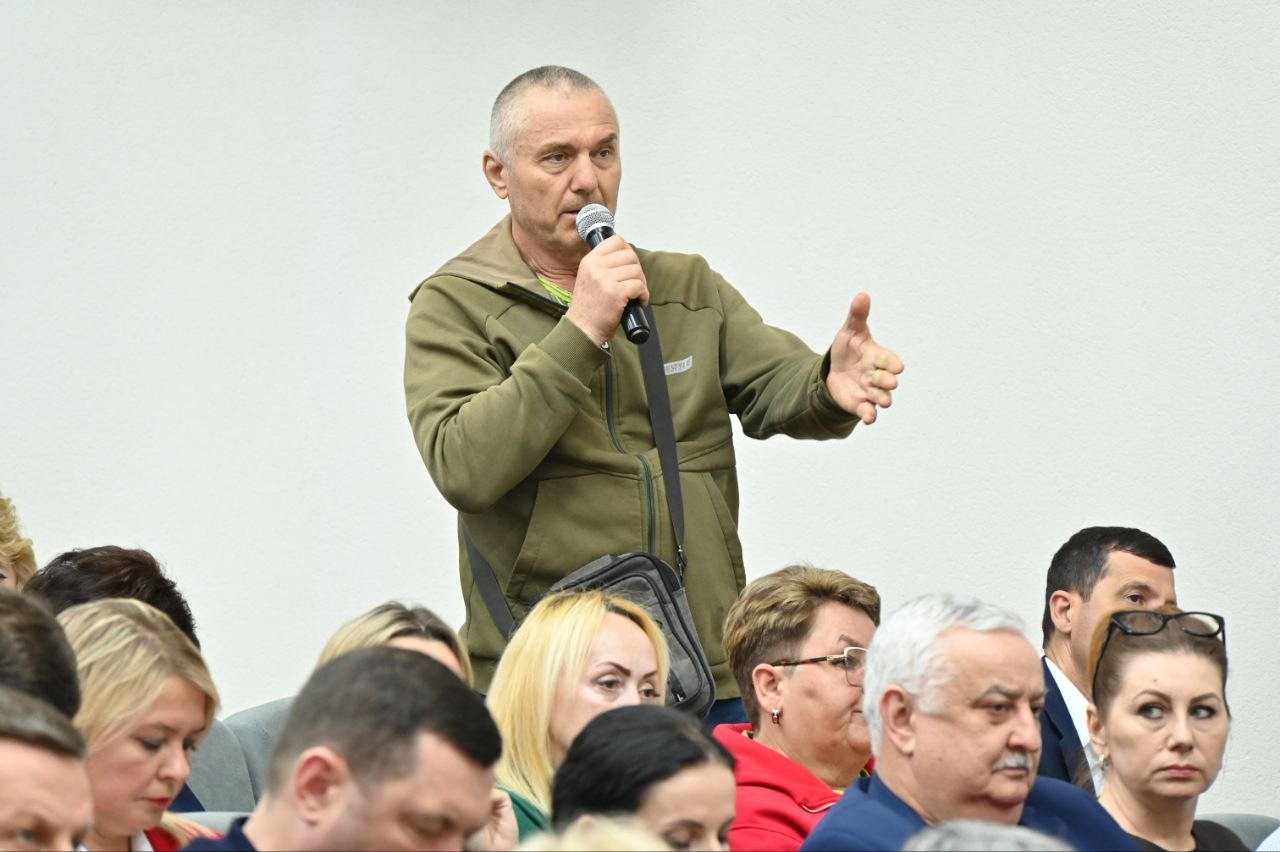 Глава Сочи Андрей Прошунин встретился с жителями микрорайона Черемушки Глава Сочи Андрей Прошунин встретился с жителями микрорайона Черемушки