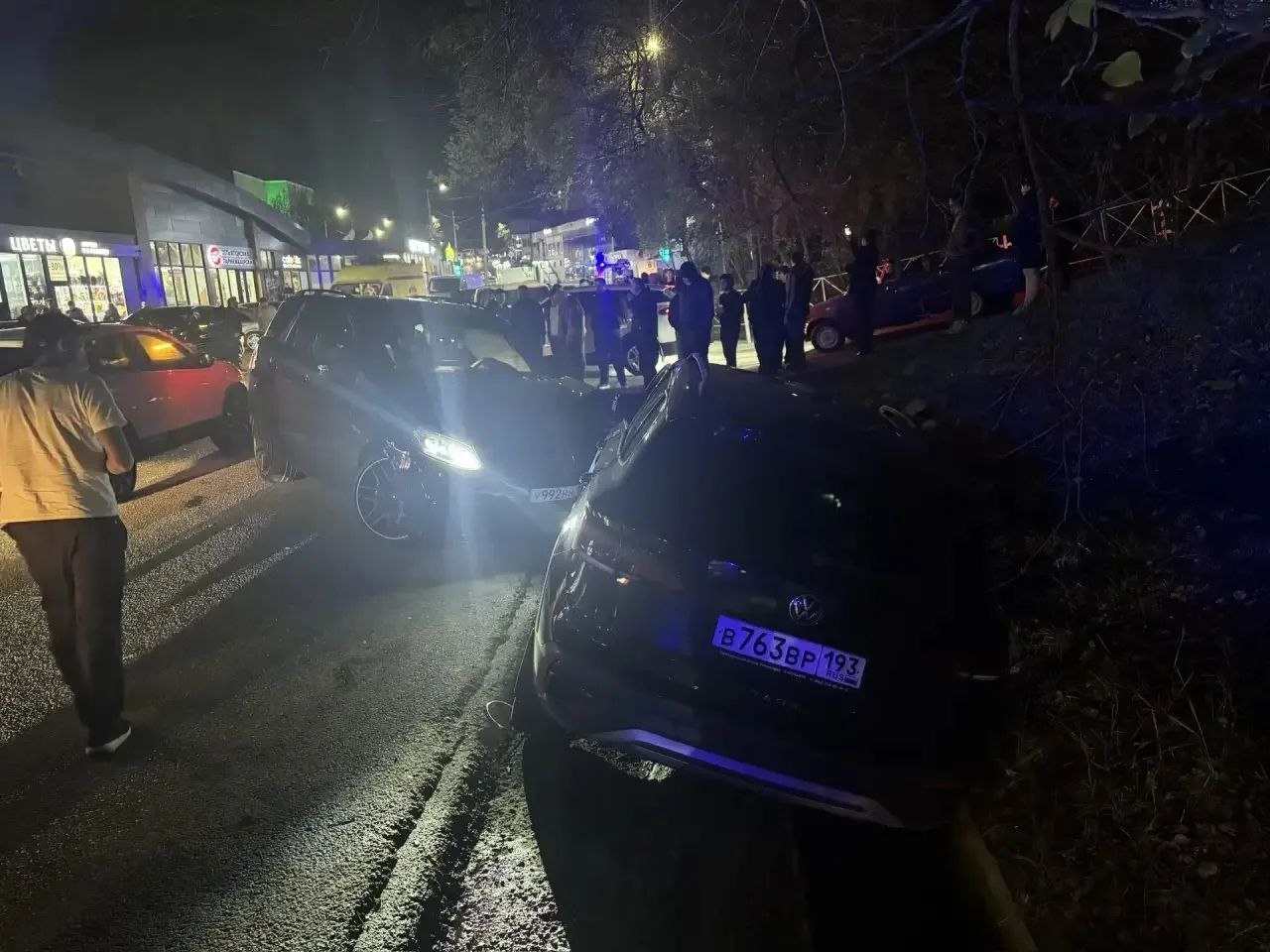 06.04.2026 в 19:40 на ул. Пластунская, в районе д. 181, Центрального района г. Сочи, 53-летний водитель автомобиля «MERCEDES» при движении не соблюдал безопасный боковой интервал, в результате чего допустил столкновение с...