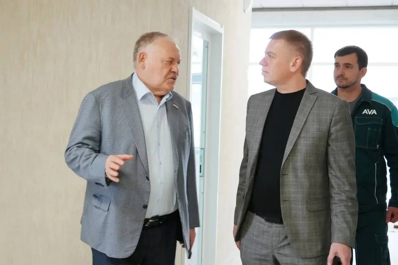 Депутат ГД Константин Затулин проверил стройки и соцобъекты в Апшеронске Депутат ГД Константин Затулин проверил стройки и соцобъекты в Апшеронске