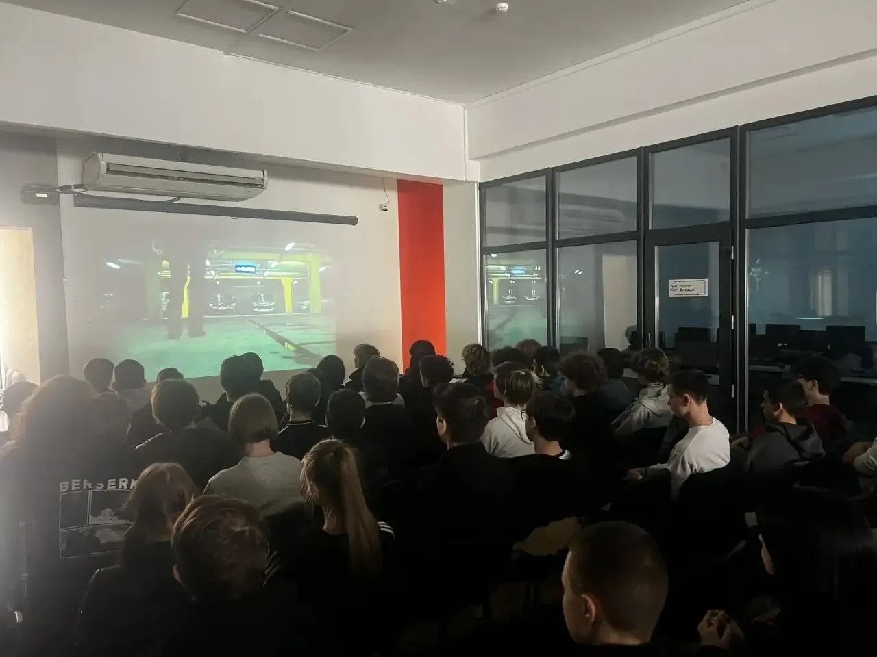 В сочинской компьютерной академии „ТОП" прошла важная встреча первокурсников с представителем Госавтоинспекции г. Сочи В сочинской компьютерной академии „ТОП" прошла важная встреча первокурсников с представителем Госавтоинспекции г. Сочи