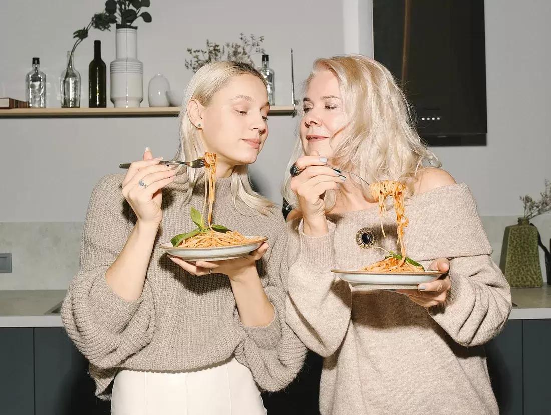 Кулинария как поле битвы: как еда формирует женскую идентичность и самооценку