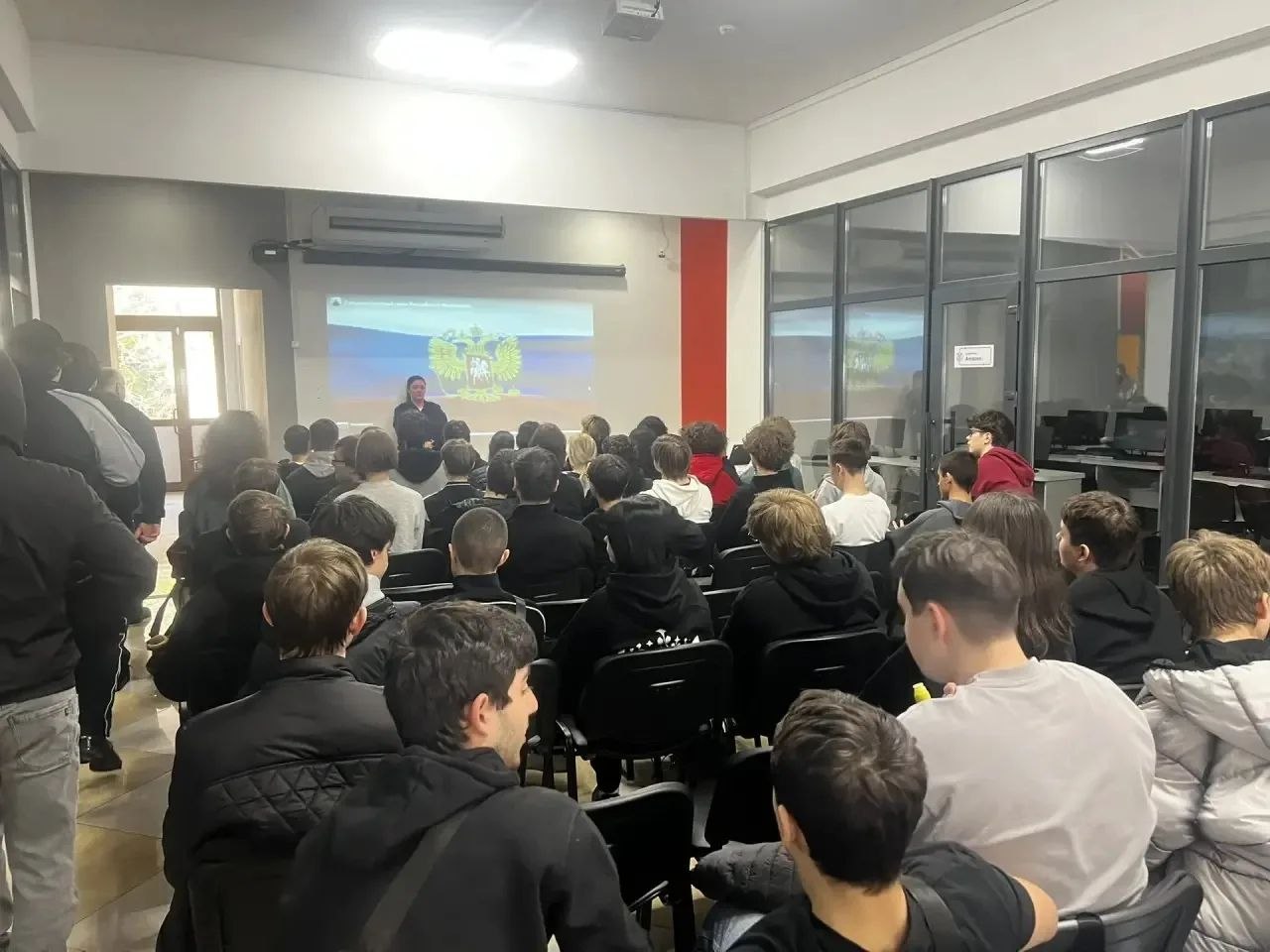 В сочинской компьютерной академии „ТОП" прошла важная встреча первокурсников с представителем Госавтоинспекции г. Сочи В сочинской компьютерной академии „ТОП" прошла важная встреча первокурсников с представителем Госавтоинспекции г. Сочи