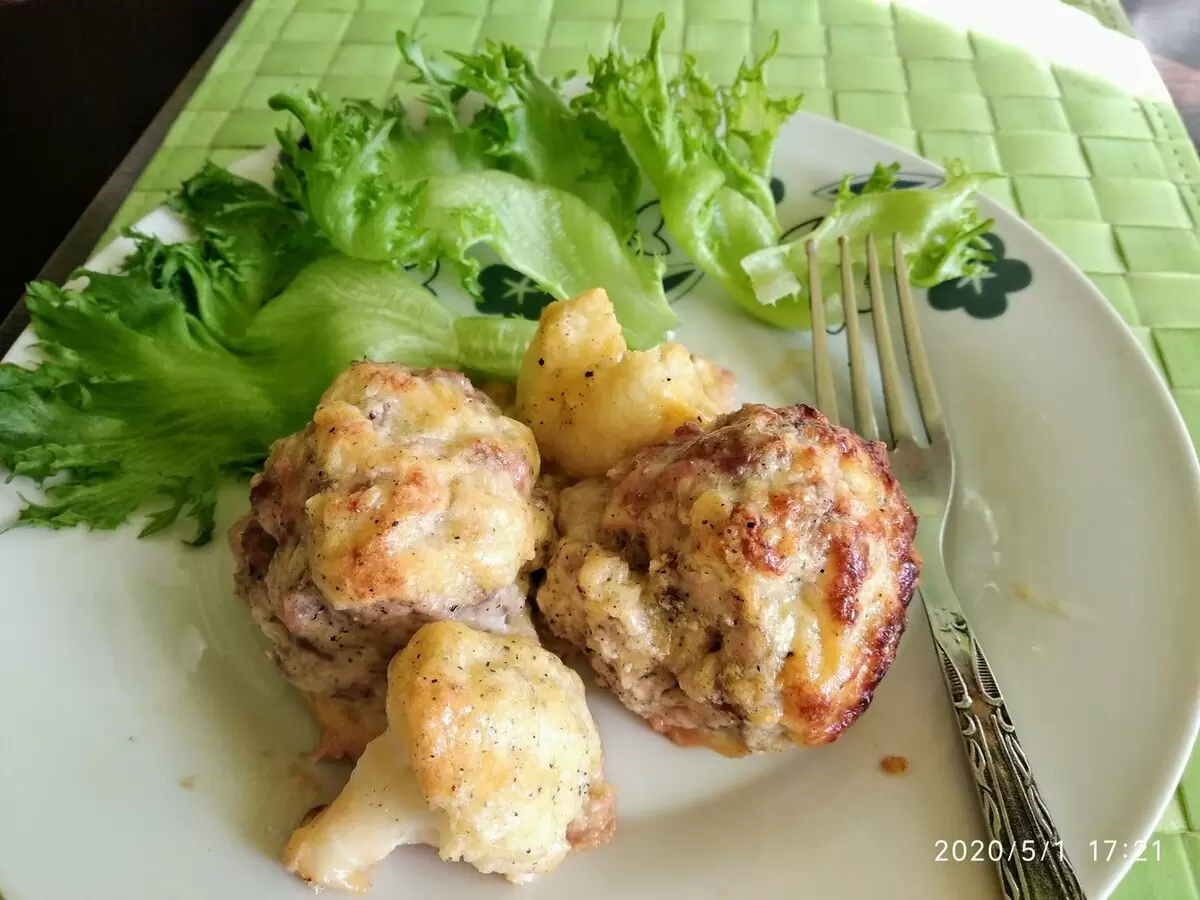 Шахматные тефтели с цветной капустой: 3 ингредиента, идеальные макросы и аромат, от которого текут слюнки