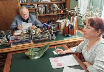 Сочинка пожаловалась Константину Затулину на склад шин возле домов