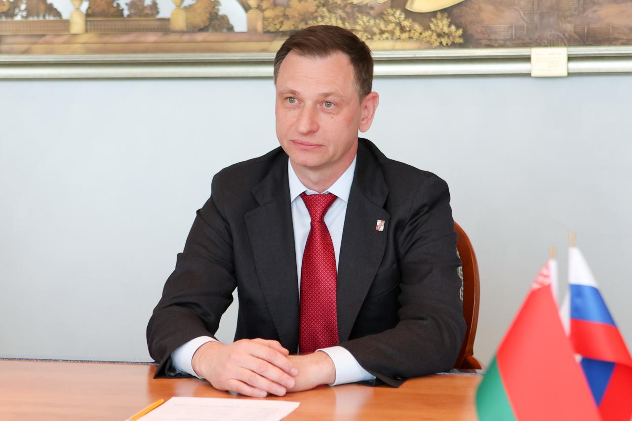 Глава Сочи Андрей Прошунин обсудил перспективы межмуниципального сотрудничества с председателем Минского горисполкома Владимиром Кухаревым Глава Сочи Андрей Прошунин обсудил перспективы межмуниципального сотрудничества с председателем Минского горисполкома Владимиром Кухаревым