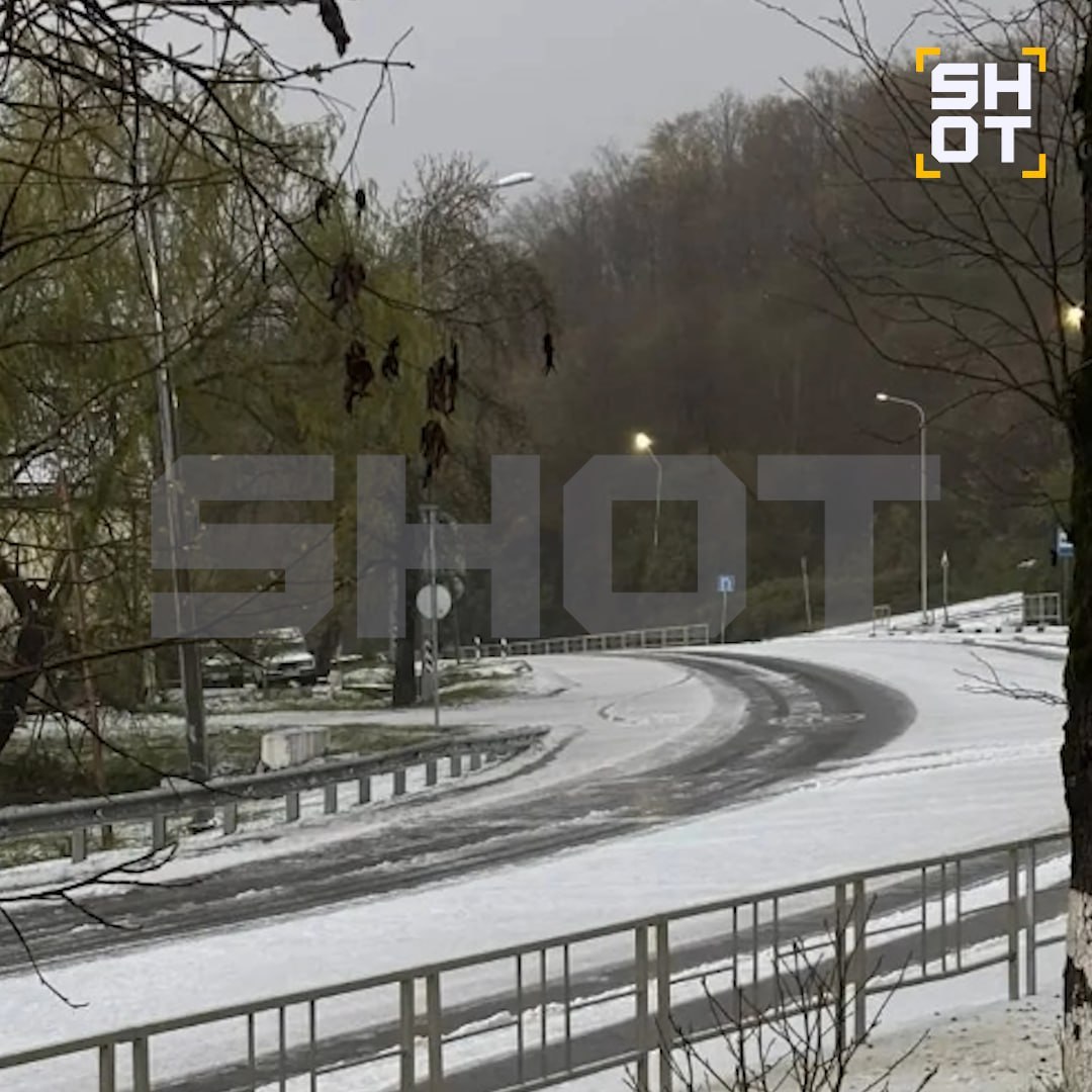 Снег на дорогах Сочи: с самого утра в городе осадки, а на трассах образовались сугробы Снег на дорогах Сочи: с самого утра в городе осадки, а на трассах образовались сугробы