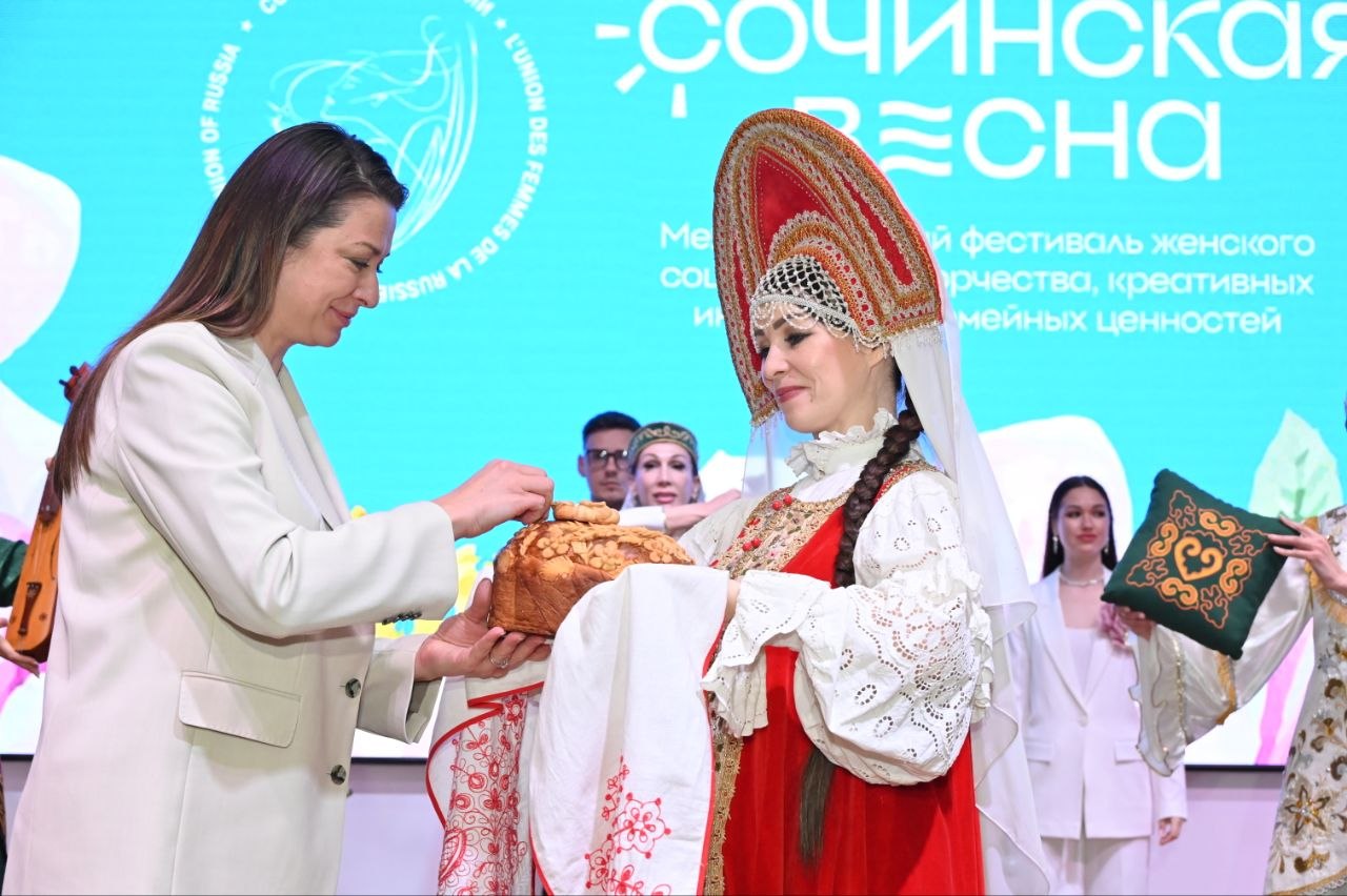 Андрей Прошунин: Сочи в четвёртый раз принимает Международный фестиваль женского социального творчества, креативных индустрий и семейных ценностей «Сочинская весна»