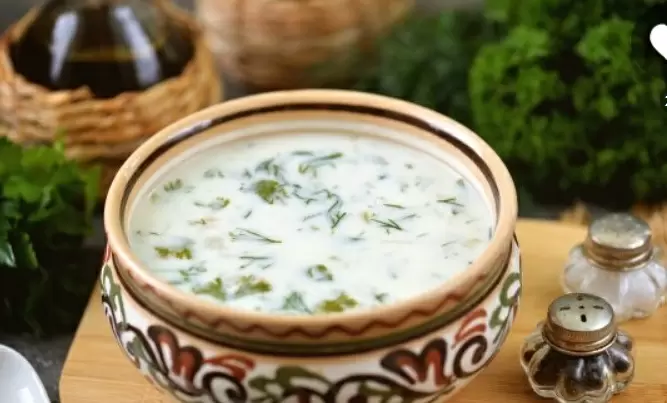 Летняя классика: освежающий кефирный суп "Танов"