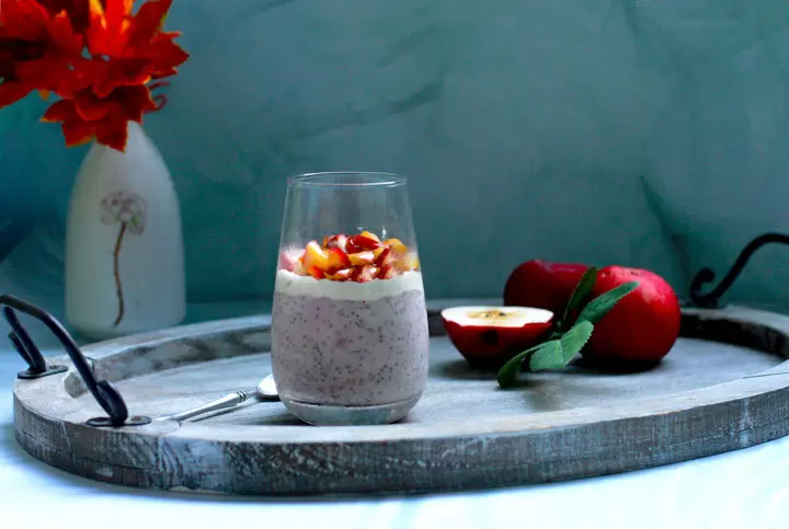 Чиа-пудинг с яблоками и корицей