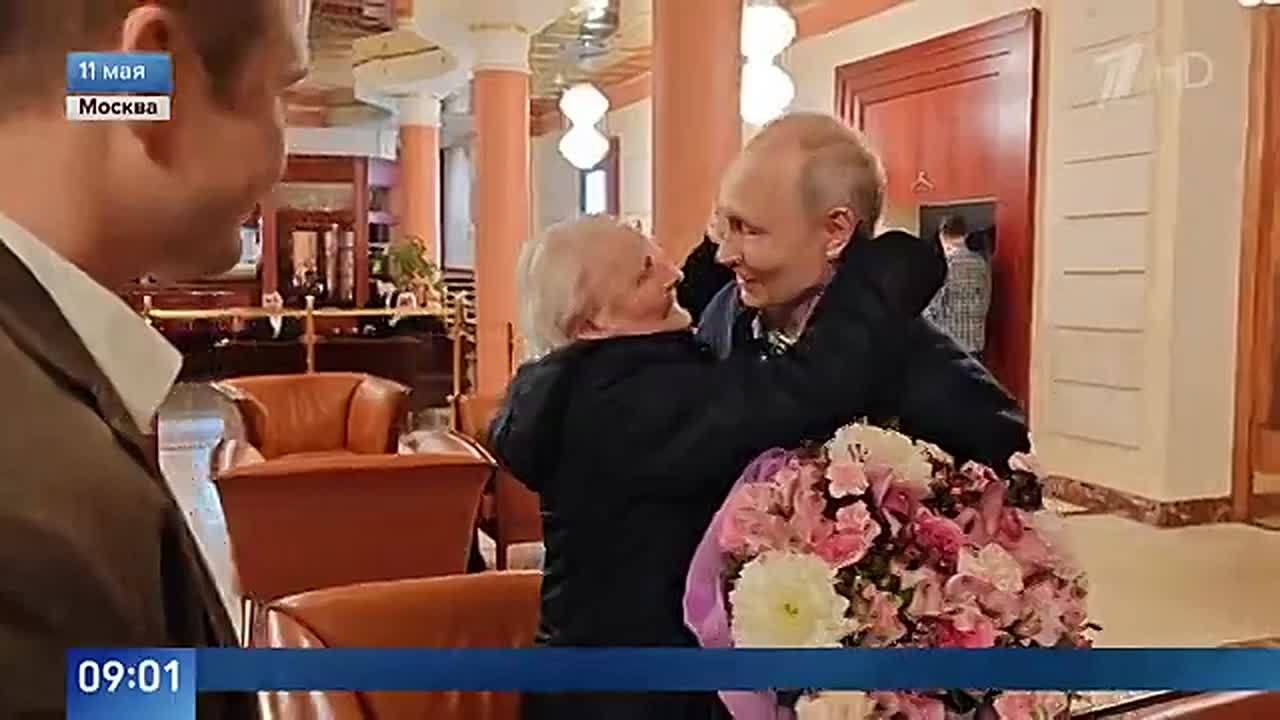 Знак особого внимания от президента — он пригласил на ужин в Кремль свою учительницу