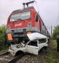 Поезд смял легковушку между станциями Динская и Пластуновская — водитель авто погиб