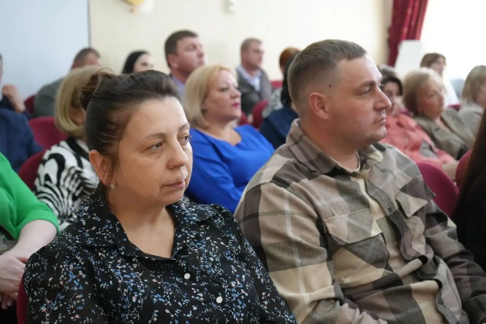 После приёма граждан Константин Затулин и Алексей Передереев встретились с активом района После приёма граждан Константин Затулин и Алексей Передереев встретились с активом района