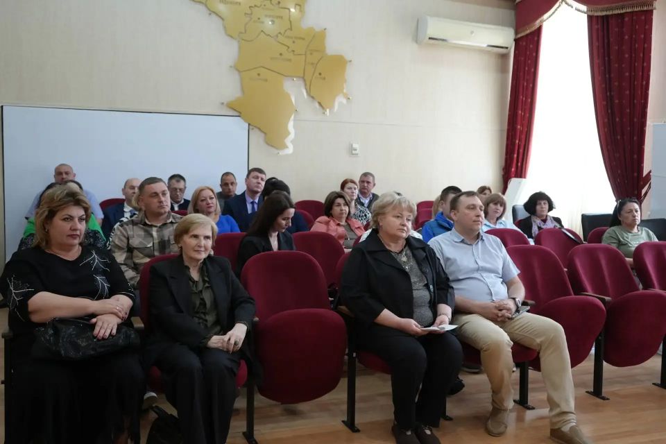 После приёма граждан Константин Затулин и Алексей Передереев встретились с активом района После приёма граждан Константин Затулин и Алексей Передереев встретились с активом района