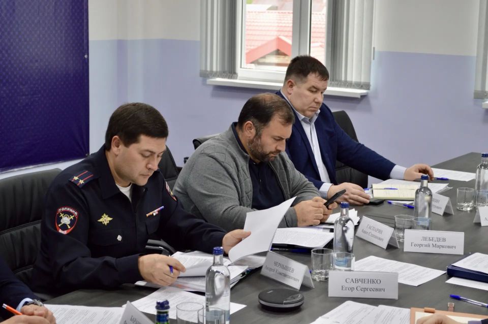В ходе заседания городской межведомственной комиссии по обеспечению безопасности дорожного движения на территории города под председательством заместителя главы Сочи Вячеслава Бауэра рассмотрели вопросы повышения... В ходе заседания городской межведомственной комиссии по обеспечению безопасности дорожного движения на территории города под председательством заместителя главы Сочи Вячеслава Бауэра рассмотрели вопросы повышения...