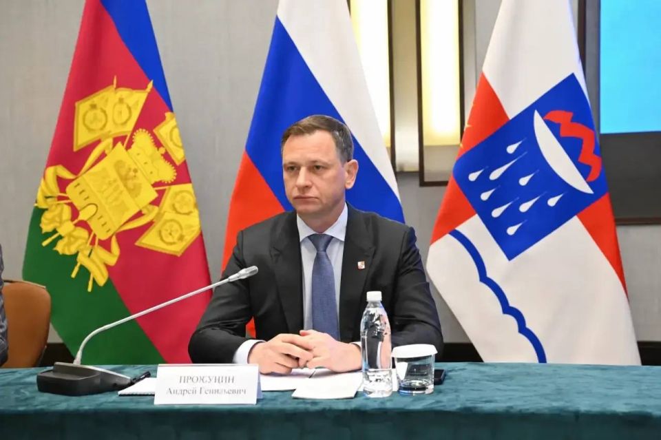 Андрей Прошунин: Сегодня провёл ключевое перед началом летнего сезона заседание Совета по вопросам развития санаторно-курортного и туристического комплекса, потребительской сферы и благоустройства пляжных территорий