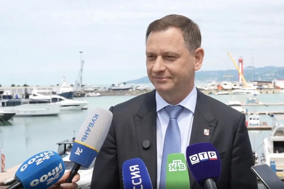 Андрей Прошунин: На ПМЭФ-2026 Сочи представит проекты гостиничной индустрии и музея Великой Отечественной войны Андрей Прошунин: На ПМЭФ-2026 Сочи представит проекты гостиничной индустрии и музея Великой Отечественной войны