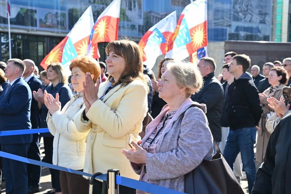 В Сочи стартовало празднование Дня города с торжественной церемонии В Сочи стартовало празднование Дня города с торжественной церемонии