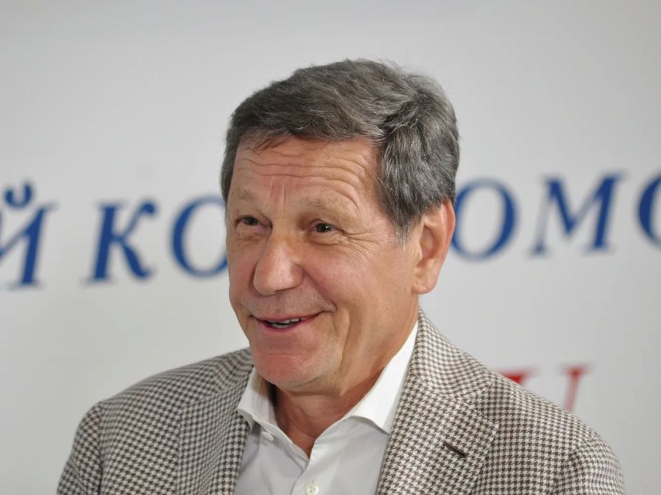 Легендарный Александр Жуков справляет 70-летний юбилей Легендарный Александр Жуков справляет 70-летний юбилей