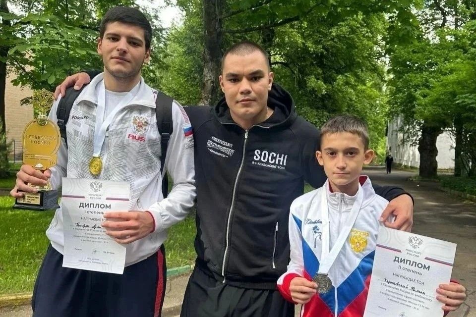 Четверо сочинских спортсменов стали призерами Первенства России по кикбоксингу Четверо сочинских спортсменов стали призерами Первенства России по кикбоксингу