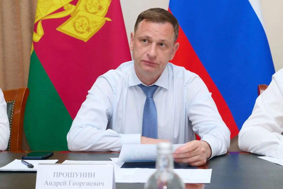 Глава Сочи Андрей Прошунин провел личный прием жителей Лазаревского района Глава Сочи Андрей Прошунин провел личный прием жителей Лазаревского района