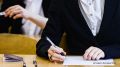 Использовать сленг в сочинении ЕГЭ можно только в том случае, если он приводится как цитата и сопровождается комментарием, рассказала ТАСС эксперт по проверке письменной части ЕГЭ Александра Антонова