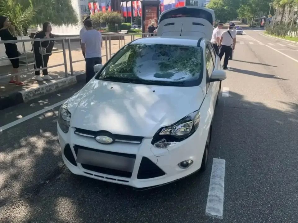 Вышел на дорогу на красный сигнал светофора Вышел на дорогу на красный сигнал светофора