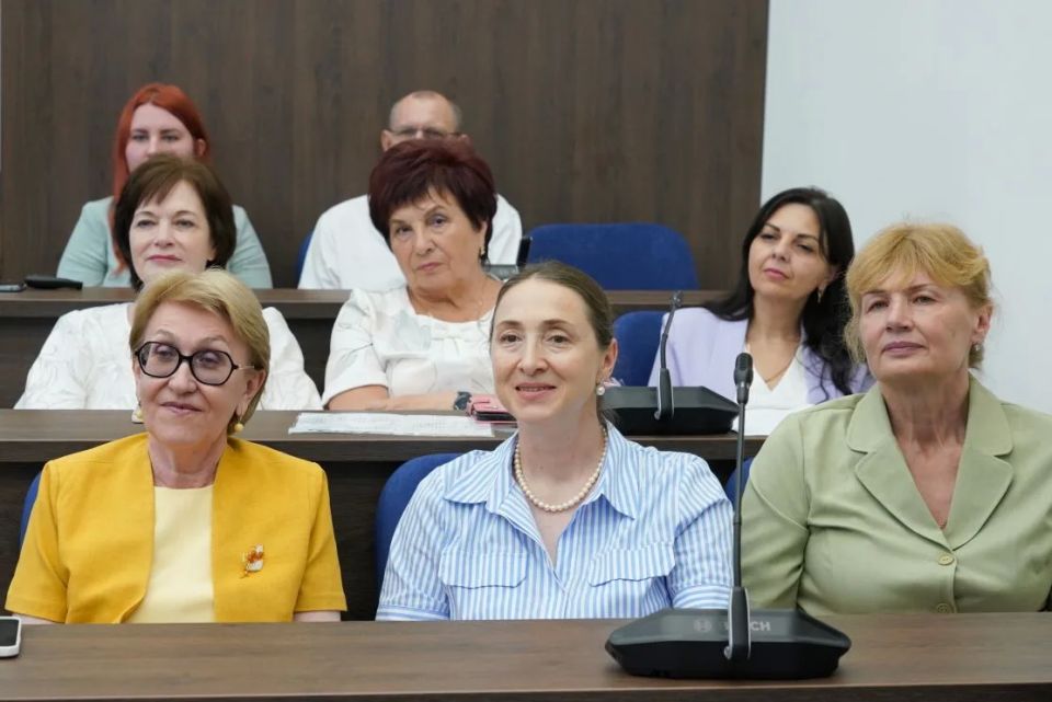 В Сочи ко Дню социального работника отметили ведущих специалистов отрасли В Сочи ко Дню социального работника отметили ведущих специалистов отрасли
