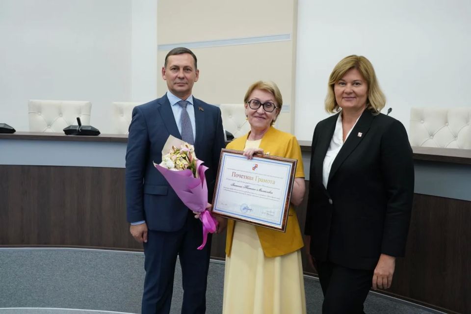 В Сочи ко Дню социального работника отметили ведущих специалистов отрасли В Сочи ко Дню социального работника отметили ведущих специалистов отрасли