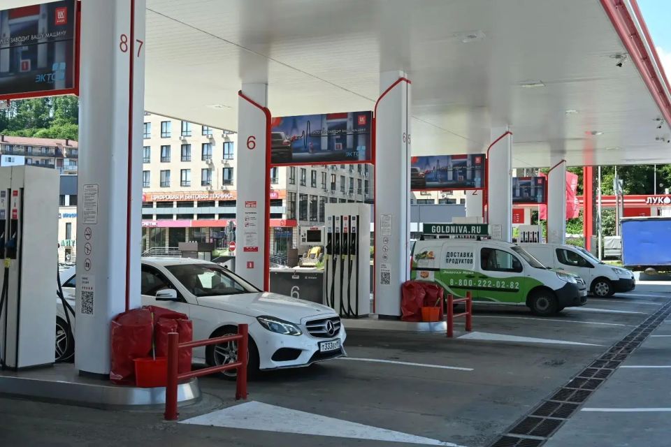В Сочи все автозаправочные станции работают в штатном режиме без дефицита топлива В Сочи все автозаправочные станции работают в штатном режиме без дефицита топлива